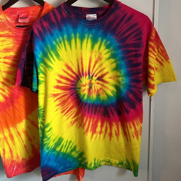 Set of 2 Tie Dyed Retro Hanes Heavyweight Preshrunk Cotton Short Sleeve Tees - Picture 2 of 8